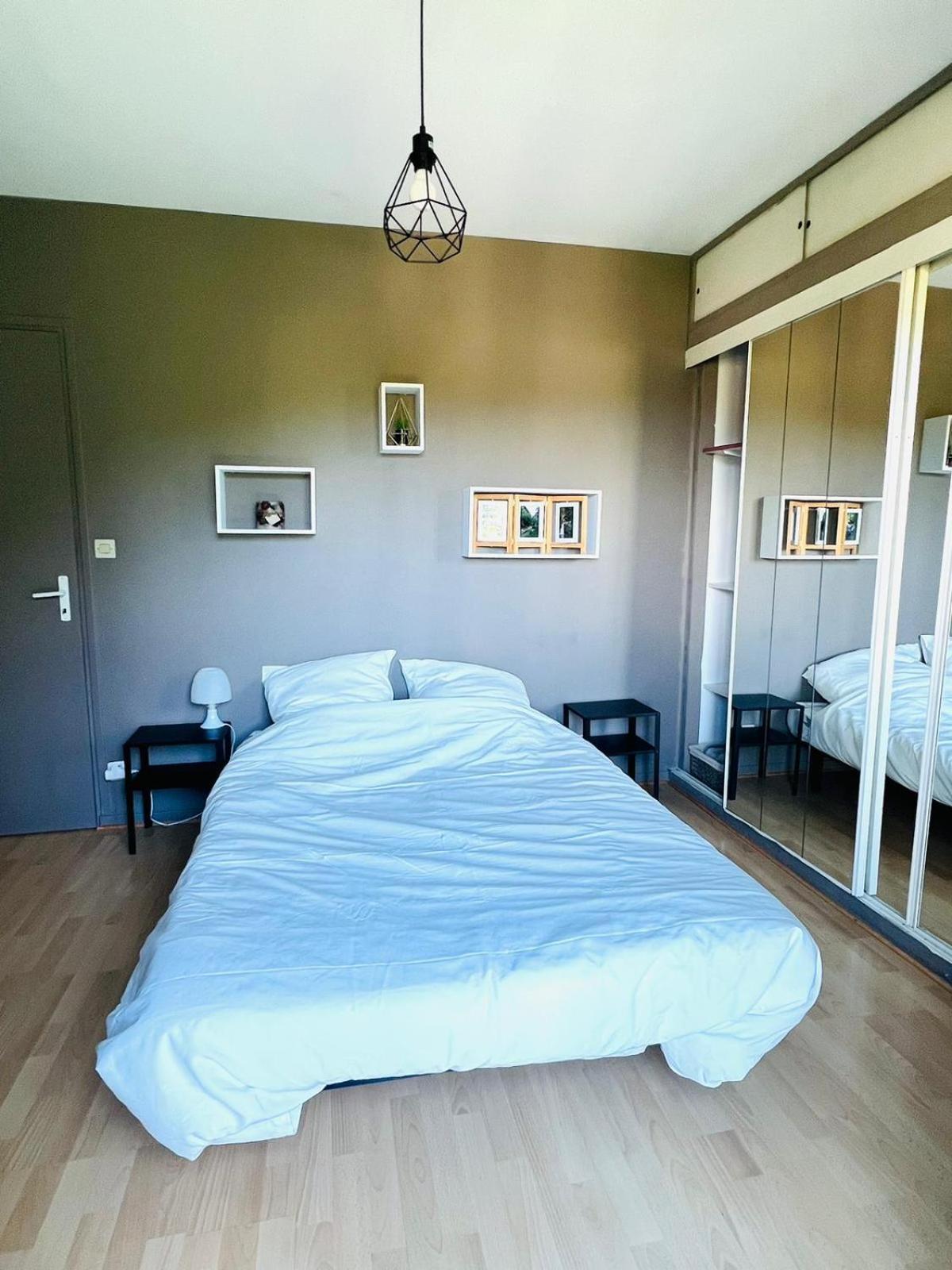 Maison Entre Lacs Et Forets Montréal La Cluse エクステリア 写真