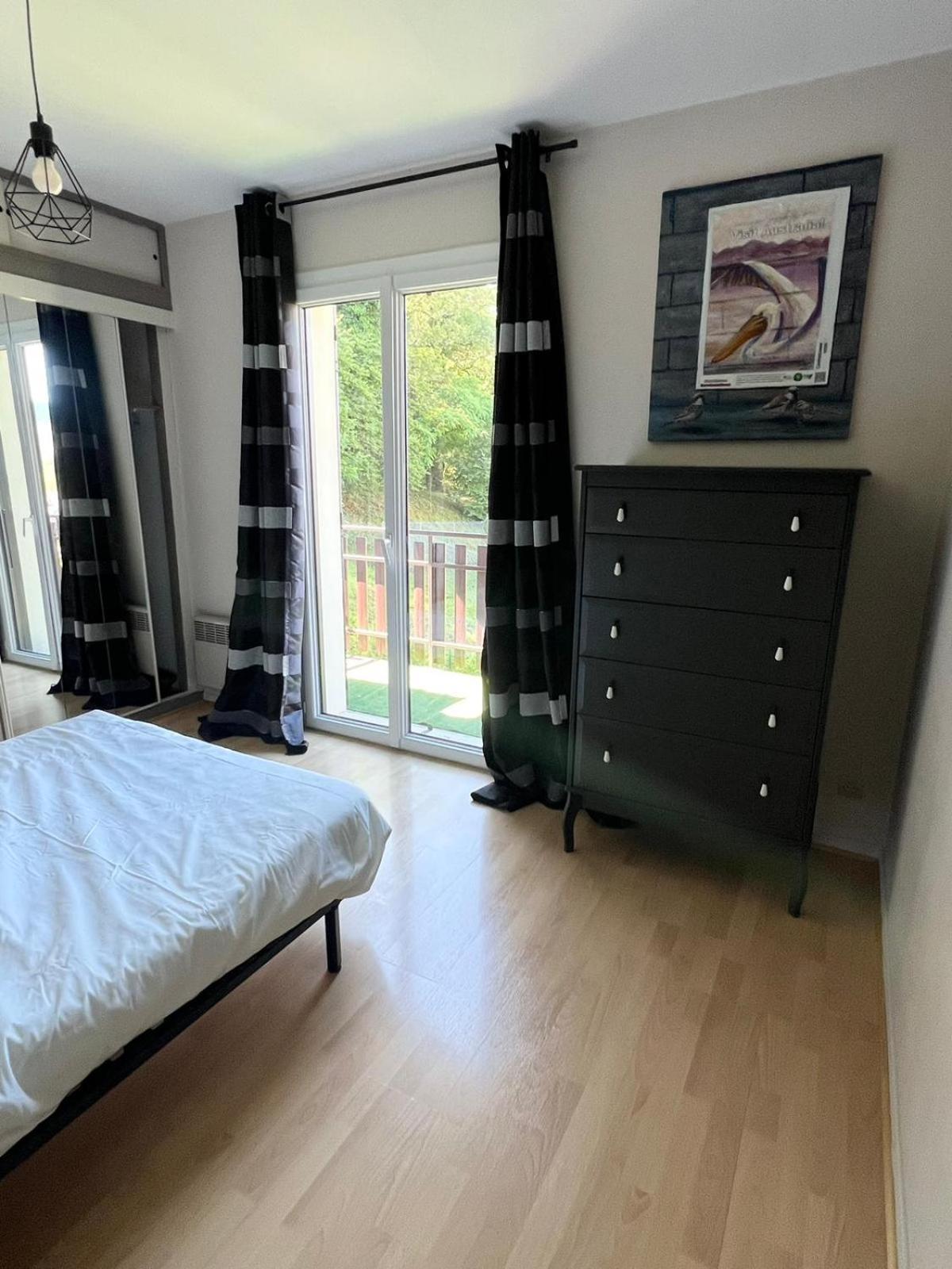 Maison Entre Lacs Et Forets Montréal La Cluse エクステリア 写真